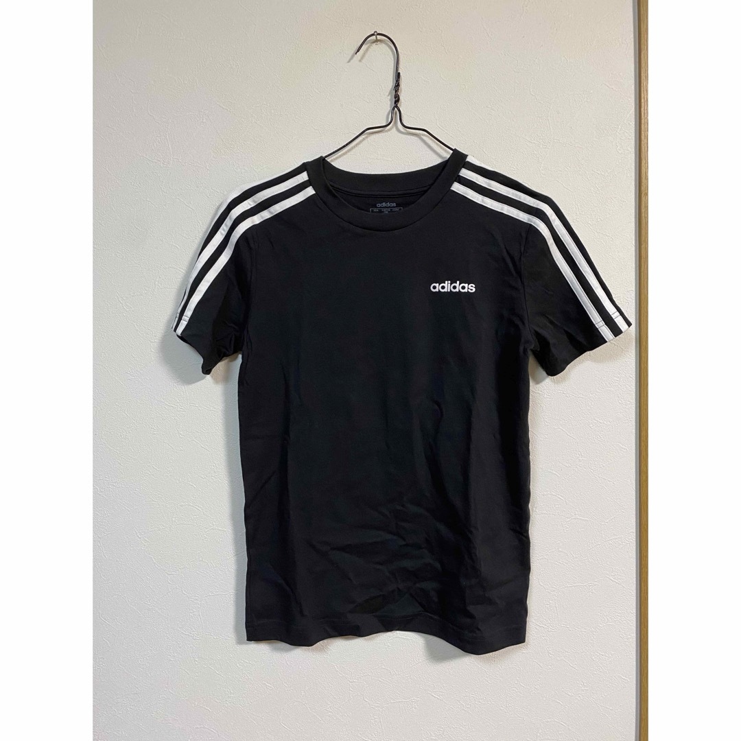 adidas(アディダス)の【新品未使用タグ付き】adidas 150センチ 黒Tシャツ キッズ/ベビー/マタニティのキッズ服男の子用(90cm~)(Tシャツ/カットソー)の商品写真