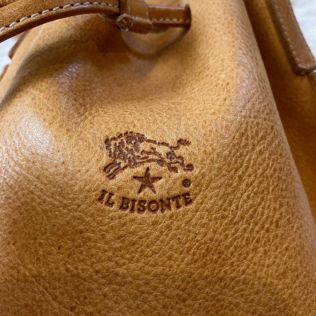 IL BISONTE(イルビゾンテ)のイルビゾンテ　巾着型 ショルダーバッグ 革 キャメル カジュアル タッセル　本革 レディースのバッグ(ショルダーバッグ)の商品写真