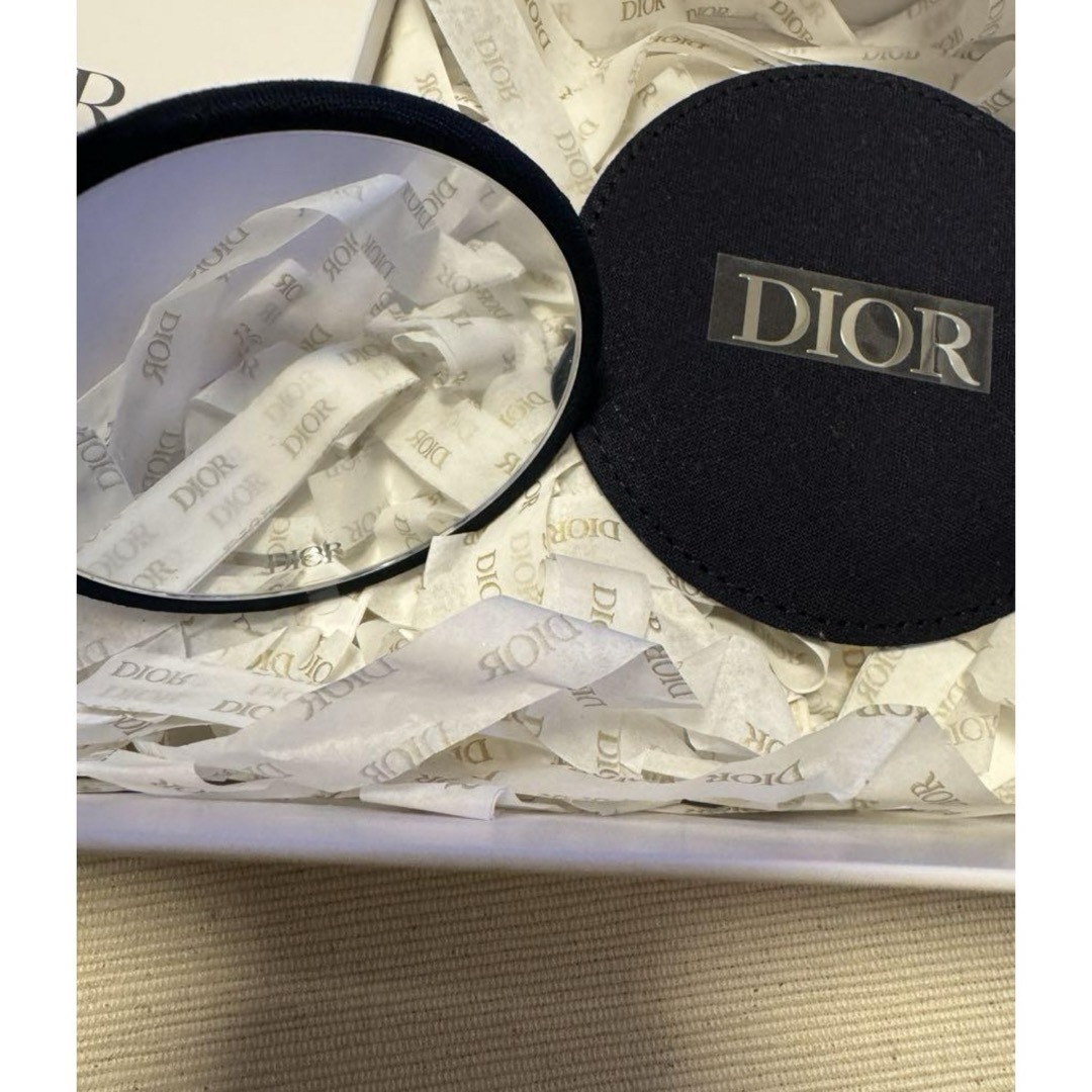 Dior(ディオール)のdior mirror ミラー 未使用 非売品 コスメ/美容のメイク道具/ケアグッズ(ボトル・ケース・携帯小物)の商品写真