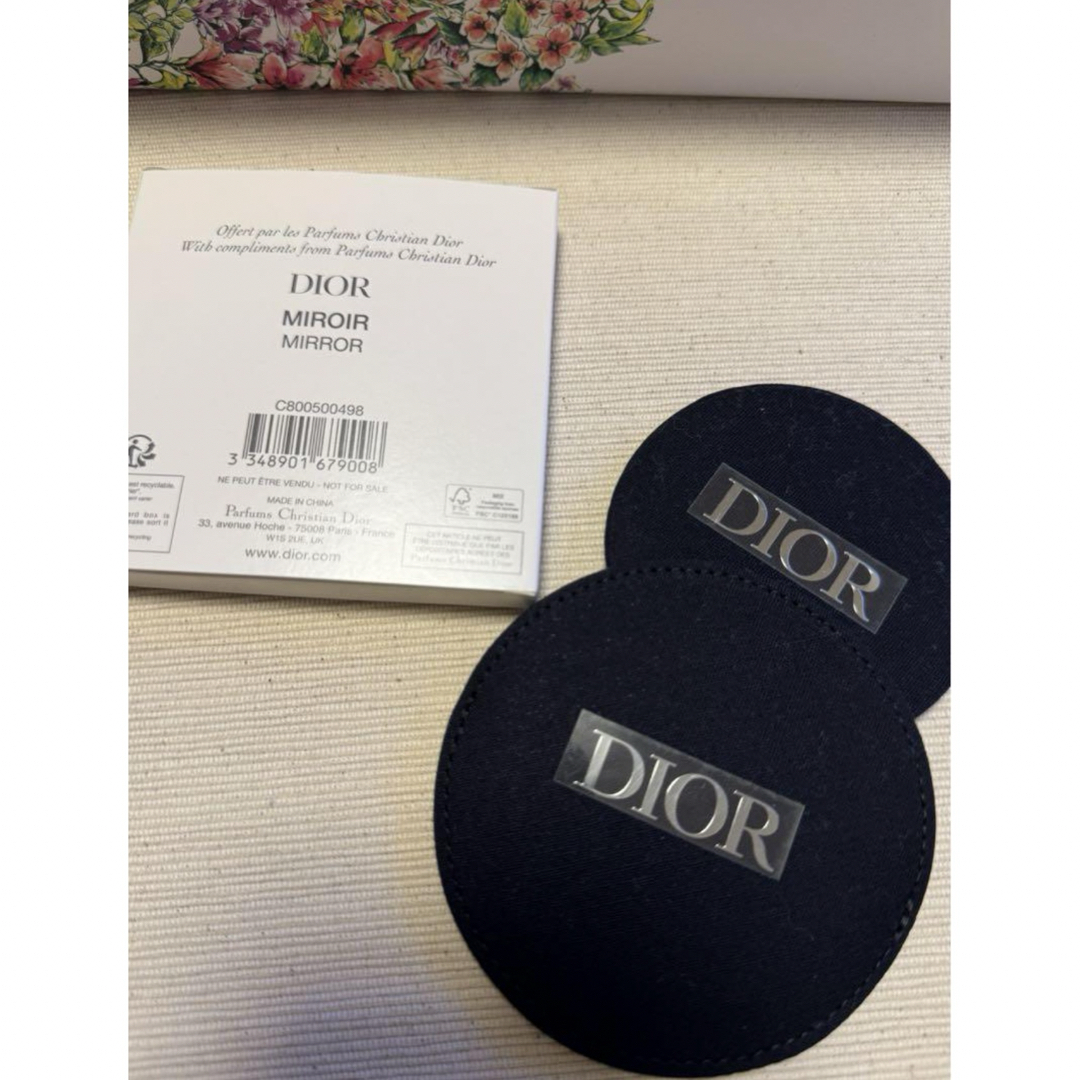 Dior(ディオール)のdior mirror ミラー 未使用 非売品 コスメ/美容のメイク道具/ケアグッズ(ボトル・ケース・携帯小物)の商品写真