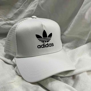 アディダス(adidas)の新品未使用品　adidas アディダス　帽子　キャップ　フリーサイズ　タグ付き(キャップ)