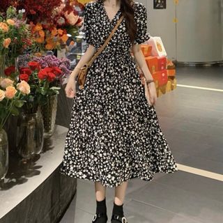 シーイン(SHEIN)の小花柄ワンピース(ひざ丈ワンピース)