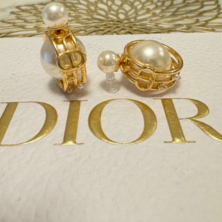 ディオール(Dior)のDIOR  ディオール　ピアス　パールピアス(ピアス)