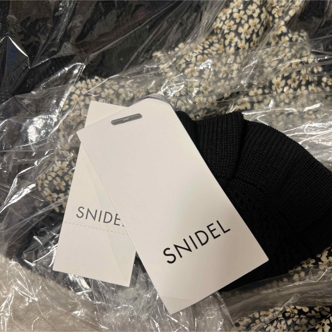 SNIDEL(スナイデル)のクロシェカーディガン&サテンキャミワンピース レディースのワンピース(ロングワンピース/マキシワンピース)の商品写真