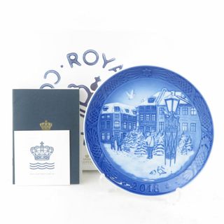 ロイヤルコペンハーゲン(ROYAL COPENHAGEN)の美品 ROYAL COPENHAGEN ロイヤルコペンハーゲン 2018年/平成30年 「CHRISTMAS TREE MARKET」 イヤープレート 1枚 クリスマス 飾り皿 インテリア SU5738X (食器)