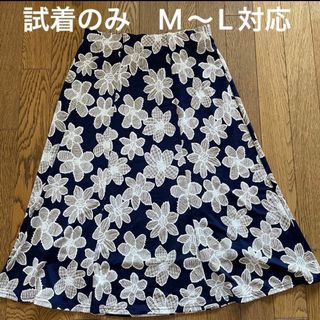 【匿名配送】花柄スカート　M〜L対応　春夏　ネイビー(ひざ丈スカート)