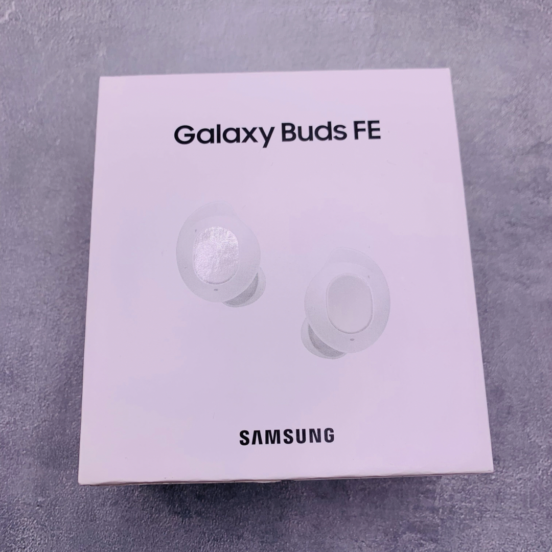 SAMSUNG(サムスン)の新品未開封 Galaxy Buds FE スマホ/家電/カメラのスマホアクセサリー(ストラップ/イヤホンジャック)の商品写真