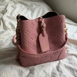 ルイヴィトン(LOUIS VUITTON)のヴィトン　ピンク　バケット　トートバッグ(ショルダーバッグ)