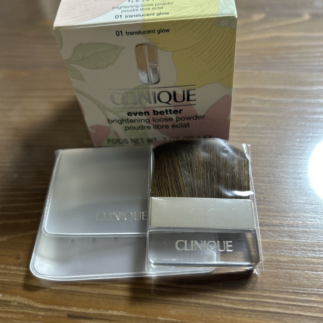 CLINIQUE(クリニーク)の化粧ブラシ《クリニーク》 コスメ/美容のメイク道具/ケアグッズ(ブラシ・チップ)の商品写真