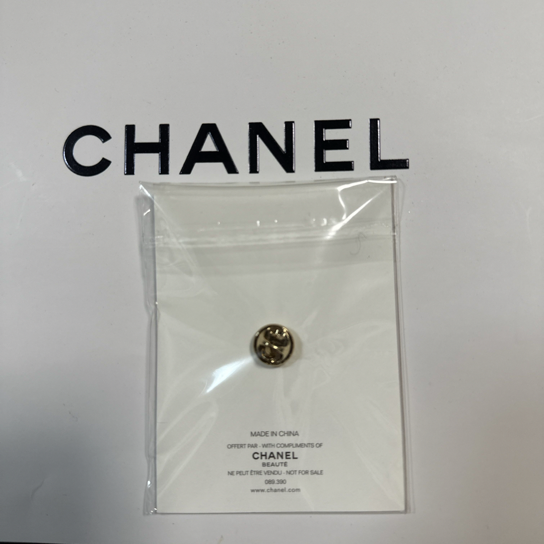 CHANEL(シャネル)の新品未開封　シャネル　ラコレクション　CHANEL ピンバッジ レディースのアクセサリー(ブローチ/コサージュ)の商品写真