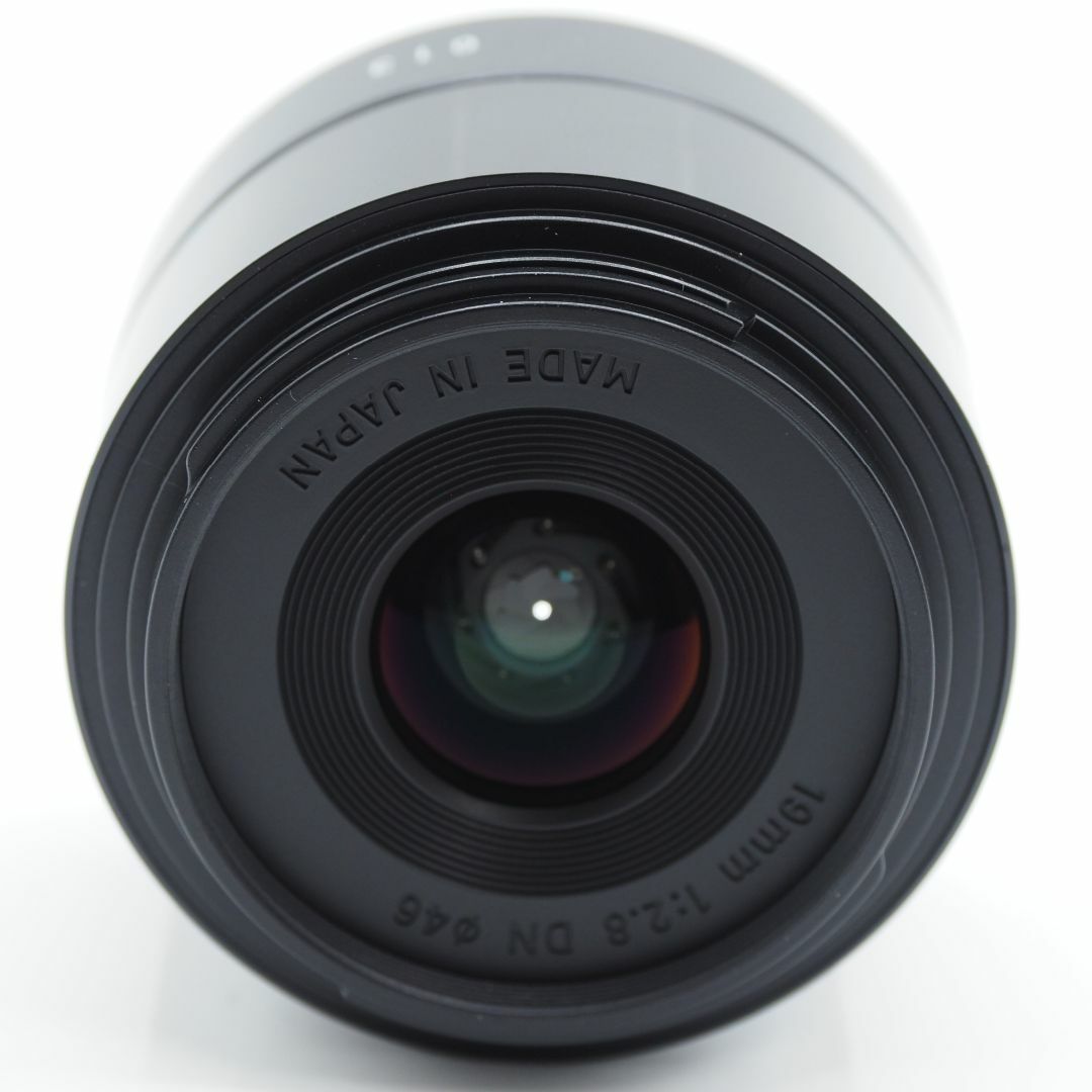 ★新品級・フード&元箱付き★SIGMA シグマ 19mm F2.8 DN Art スマホ/家電/カメラのカメラ(レンズ(単焦点))の商品写真