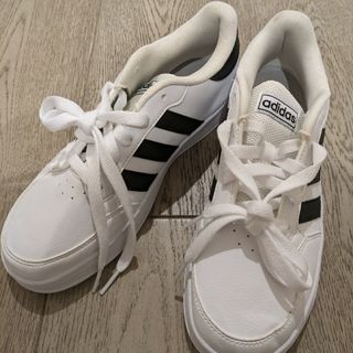 アディダス(adidas)のadidasスニーカー未使用23cm(スニーカー)