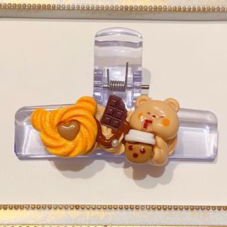 幸せそうにタピオカを飲むくま♡クリップ　ブックマーク　デコパーツ　チョコ(雑貨)