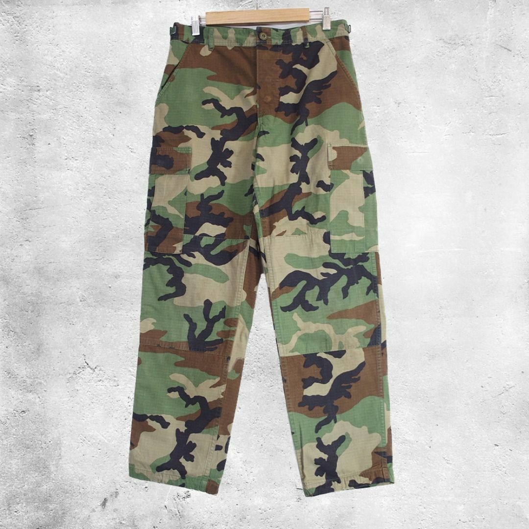 MILITARY(ミリタリー)の米軍 BDU WOODLAND CAMO リップストップ カーゴパンツ M-R メンズのパンツ(ワークパンツ/カーゴパンツ)の商品写真