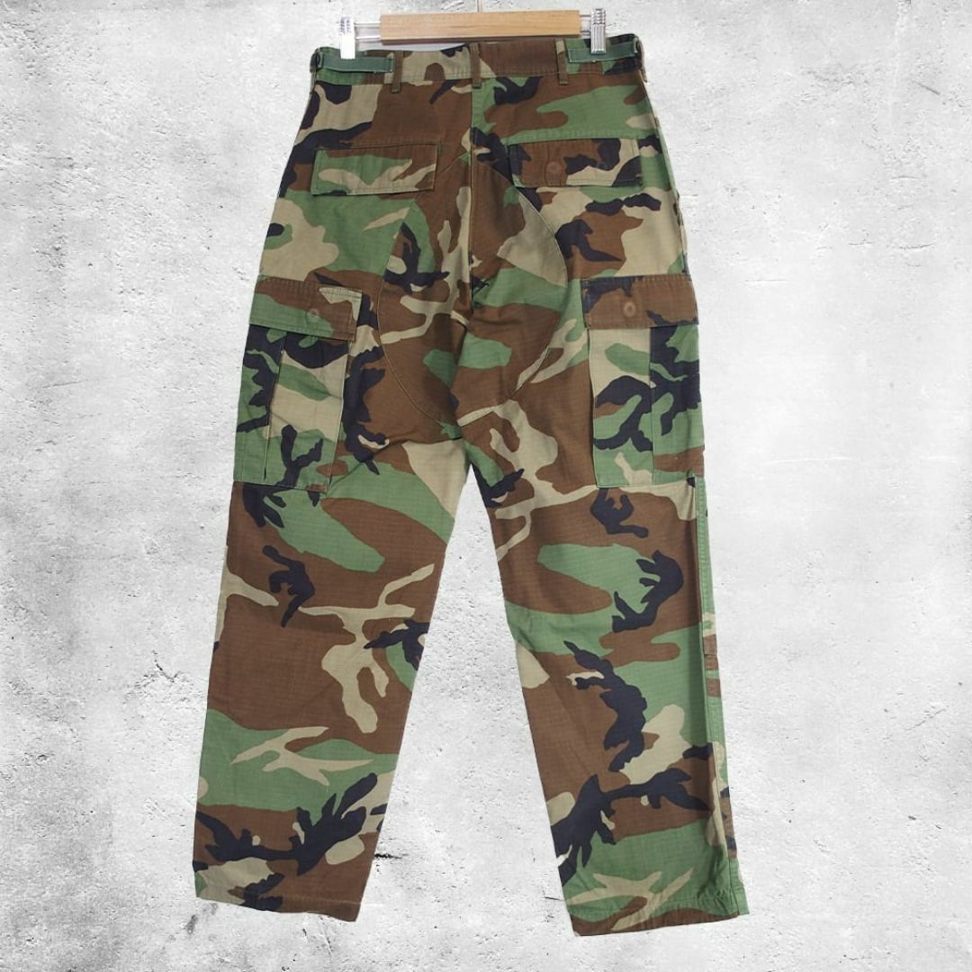 MILITARY(ミリタリー)の米軍 BDU WOODLAND CAMO リップストップ カーゴパンツ M-R メンズのパンツ(ワークパンツ/カーゴパンツ)の商品写真