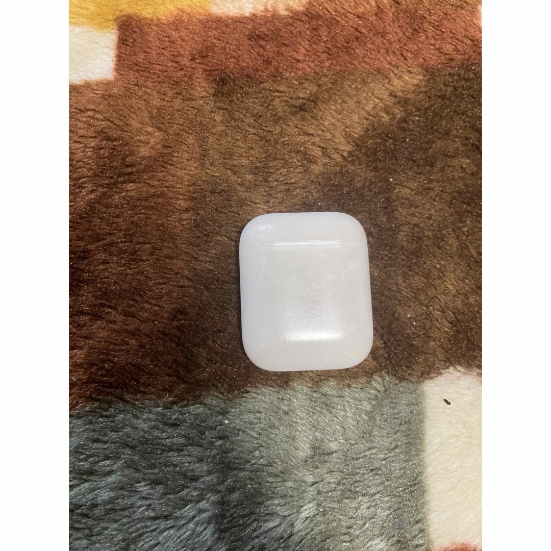 Apple(アップル)のAirpods 第2世代　箱付き スマホ/家電/カメラのオーディオ機器(ヘッドフォン/イヤフォン)の商品写真