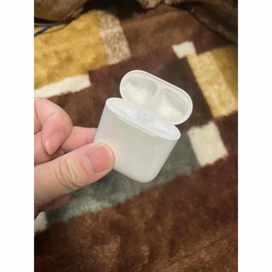 Apple(アップル)のAirpods 第2世代　箱付き スマホ/家電/カメラのオーディオ機器(ヘッドフォン/イヤフォン)の商品写真