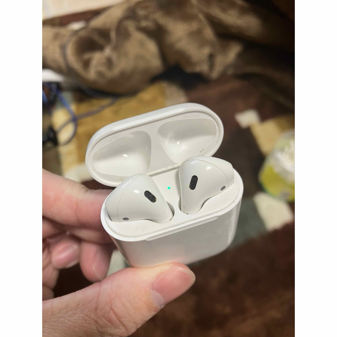 Apple(アップル)のAirpods 第2世代　箱付き スマホ/家電/カメラのオーディオ機器(ヘッドフォン/イヤフォン)の商品写真