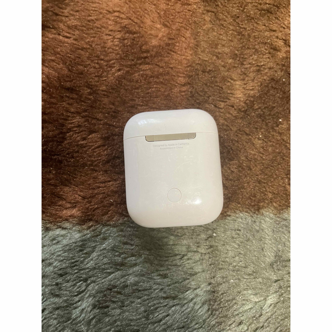 Apple(アップル)のAirpods 第2世代　箱付き スマホ/家電/カメラのオーディオ機器(ヘッドフォン/イヤフォン)の商品写真