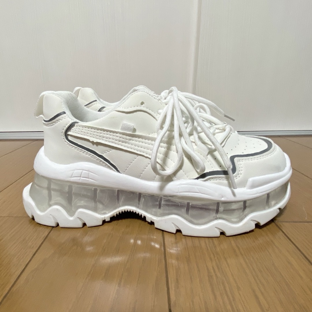 クリアソール厚底スニーカー 白 韓国風 レディースの靴/シューズ(スニーカー)の商品写真