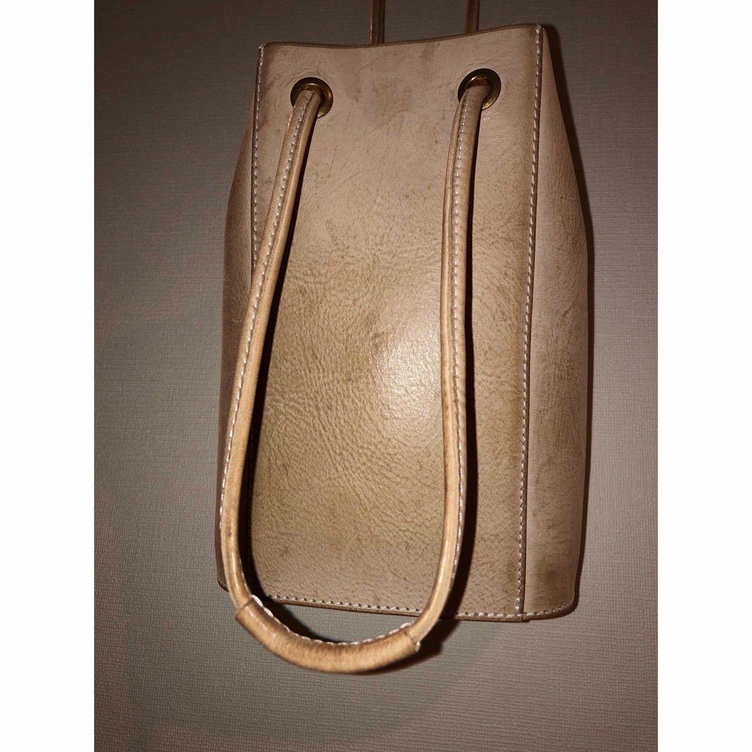 HERZ(ヘルツ)のibona イタリアン・オイルワックスレザー 『テトラ巾着バック』 レディースのバッグ(ショルダーバッグ)の商品写真