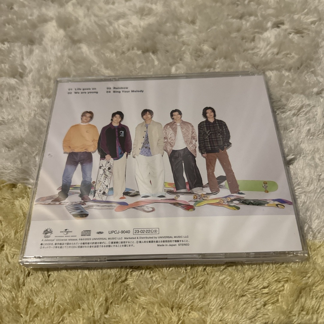 Life　goes　on／We　are　young（通常盤　初回プレス限定） エンタメ/ホビーのCD(ポップス/ロック(邦楽))の商品写真