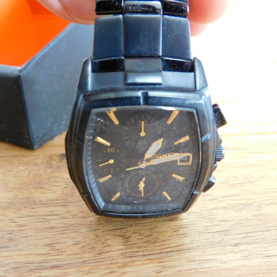 WIRED(ワイアード)のWIRED腕時計　ブラック＆ゴールド メンズの時計(腕時計(アナログ))の商品写真