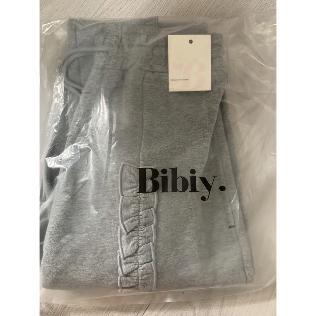 bibiy ビビィ　スウェットパンツ　グレー　完売品 レディースのパンツ(その他)の商品写真