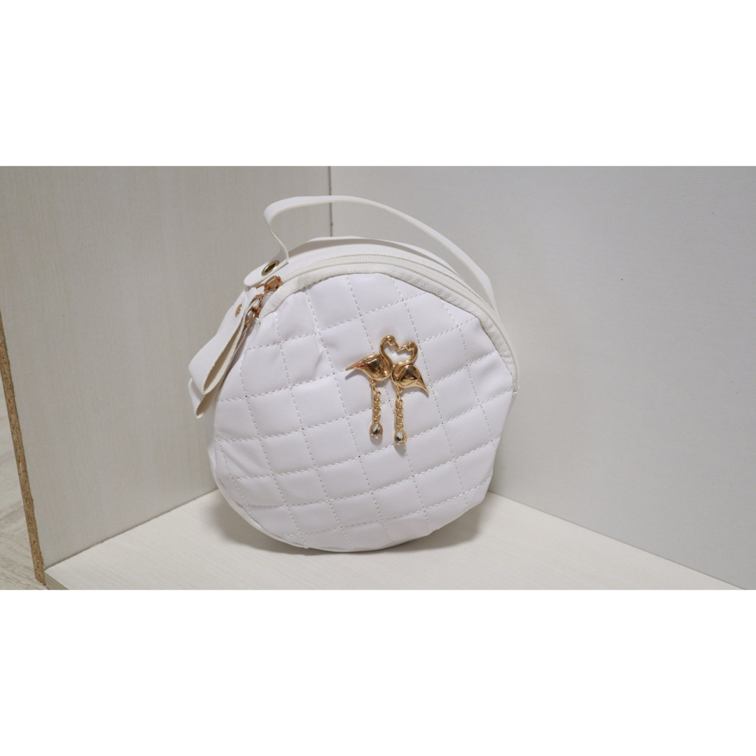 ホワイト バッグ ショルダーバッグ レディース 可愛い 白 新品 レディースのバッグ(ショルダーバッグ)の商品写真