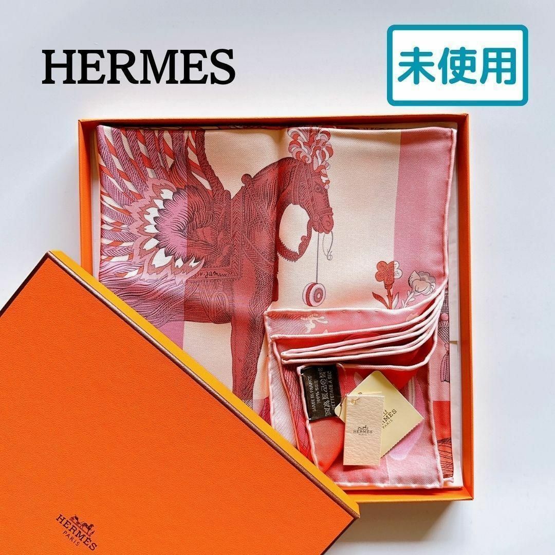 Hermes(エルメス)のHERMES　エルメス　カレ90  スカーフ　大判　ピンク　赤　馬　ブランド レディースのファッション小物(バンダナ/スカーフ)の商品写真