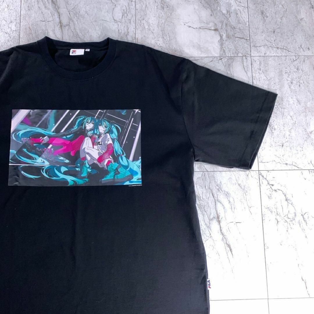 FILA(フィラ)のFILA 初音ミク 米山舞 コラボ アニメ Tシャツ ブラック L メンズのトップス(Tシャツ/カットソー(半袖/袖なし))の商品写真