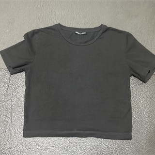 ザラ(ZARA)のZARA クロップド丈　Tシャツ　ブラック　黒(Tシャツ(半袖/袖なし))