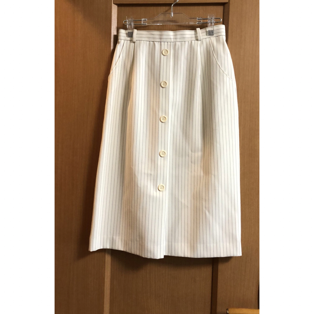 66☆日本製☆綺麗めストライプ柄なフェイクボタンのタイトスカート♪ レディースのスカート(ひざ丈スカート)の商品写真