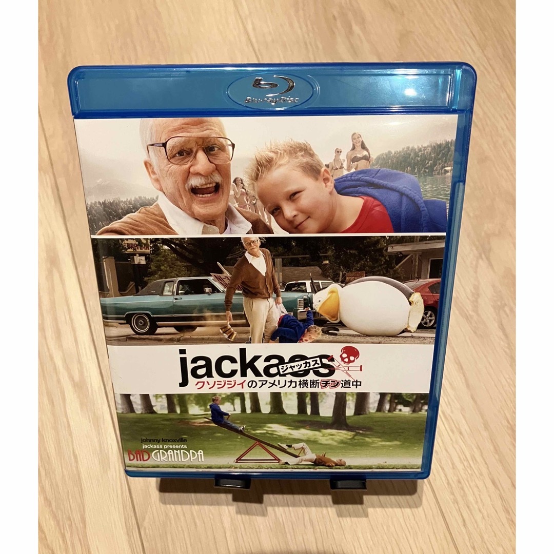 ジャッカス／クソジジイのアメリカ横断チン道中 Blu-ray 国内セル版 エンタメ/ホビーのDVD/ブルーレイ(外国映画)の商品写真