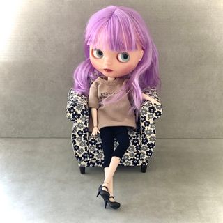 ミニチュアソファ　紺花柄　ブライスやリカちゃん等1/6ドールサイズ　推し活に(人形)