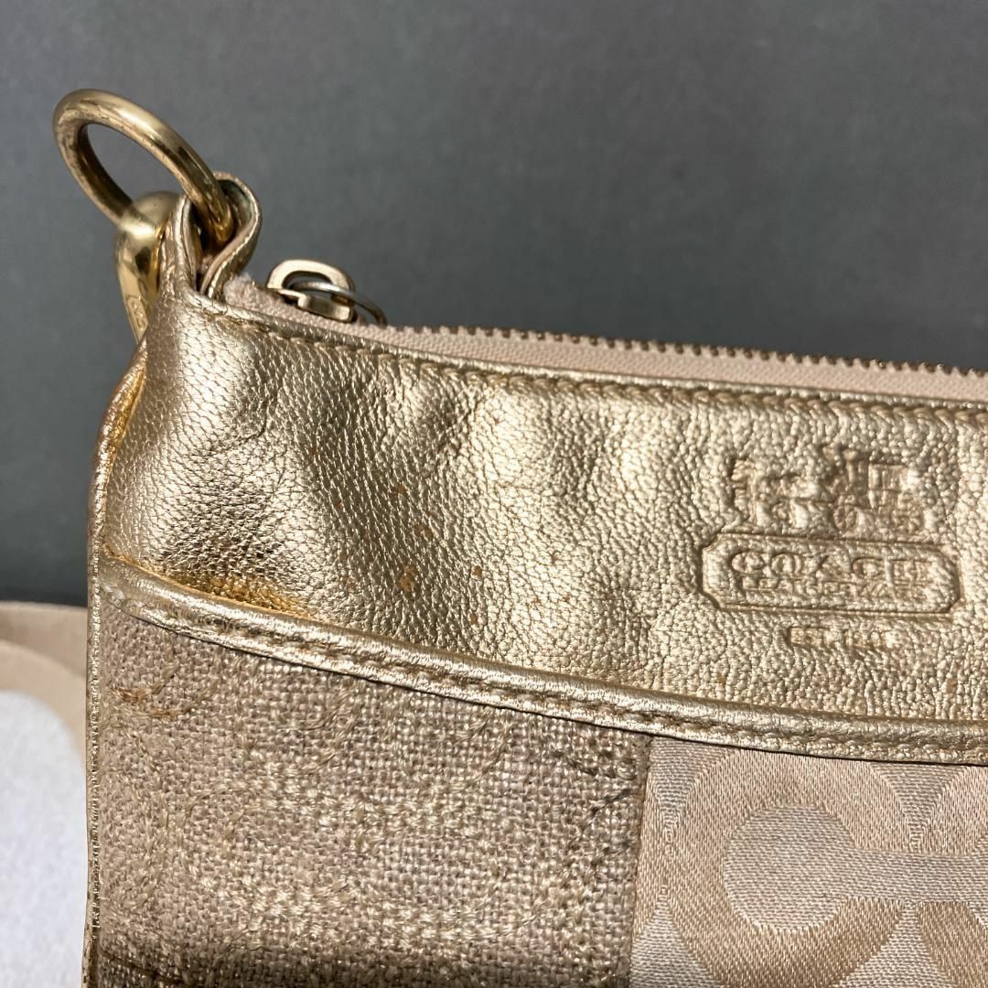 COACH(コーチ)の美品✨COACH コーチショルダーバッグハンドバッグシグネチャーゴールド レディースのバッグ(ショルダーバッグ)の商品写真