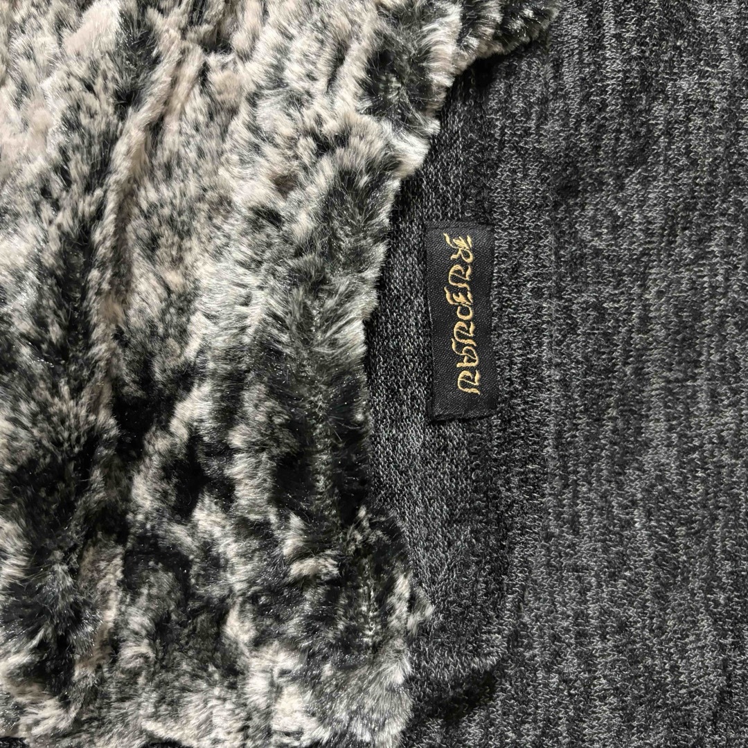 ファー　半袖ニット　黒　モノクロコーデ　ふわふわ　フワフワ　グレー　BLACK レディースのトップス(ニット/セーター)の商品写真