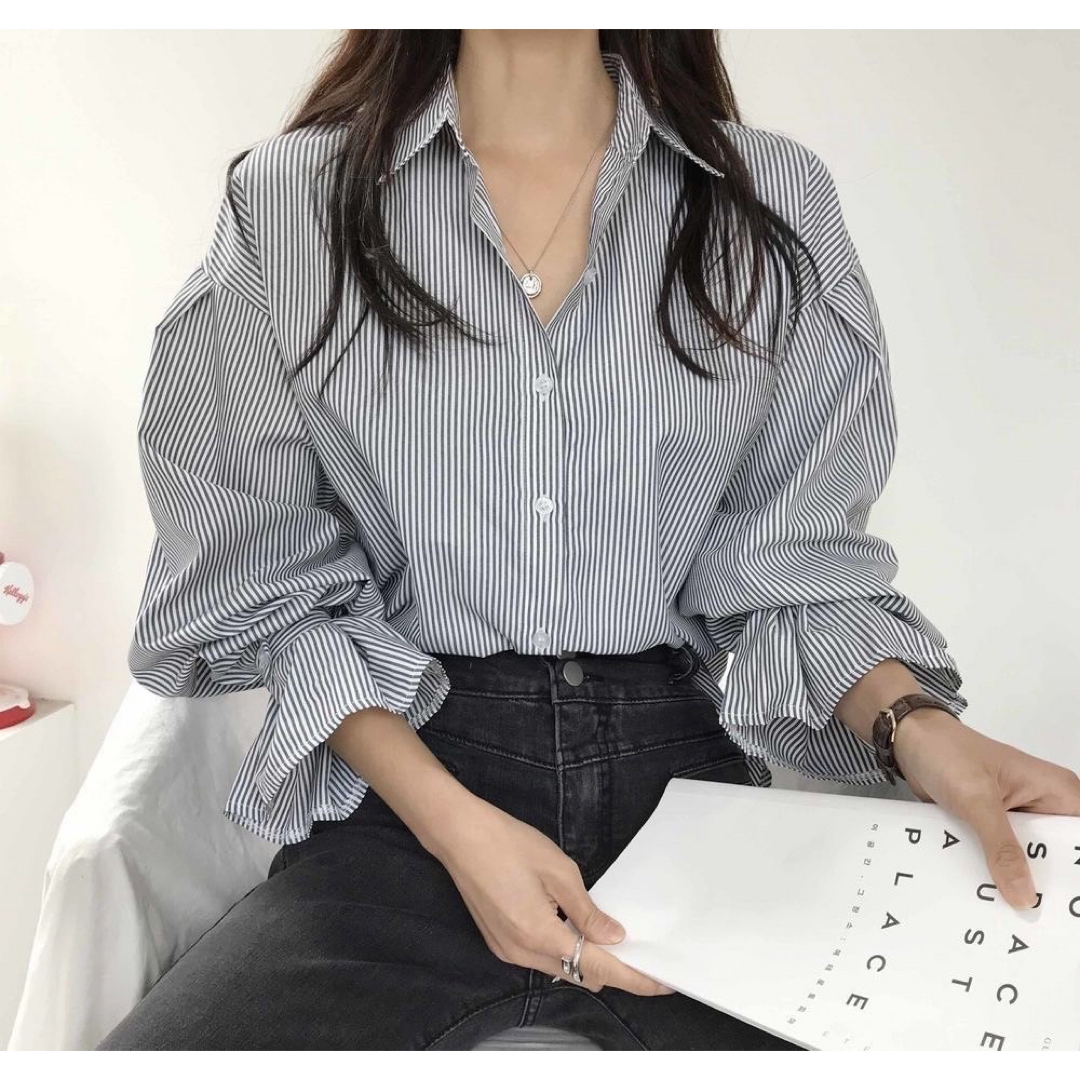 ストライプシャツ 袖口フリル サイズ キャンディースリーブシャツ 韓国 レディースのトップス(シャツ/ブラウス(長袖/七分))の商品写真