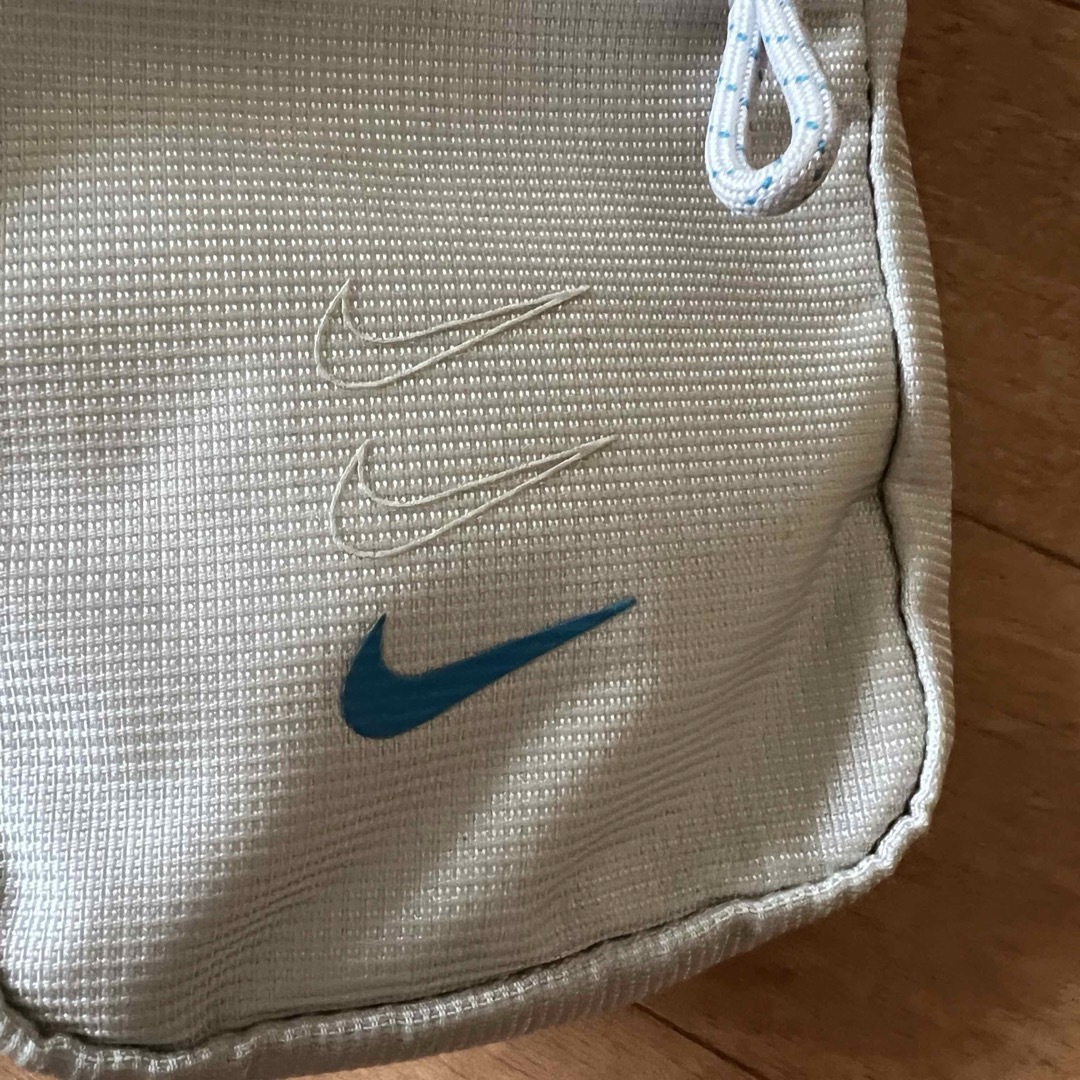 NIKE(ナイキ)のナイキ　ショルダーバック メンズのバッグ(ショルダーバッグ)の商品写真