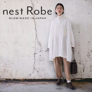 ネストローブ(nest Robe)の【美品】ネストローブ　nest robe ワンピース　シャツ　チュニック　白(シャツ/ブラウス(長袖/七分))