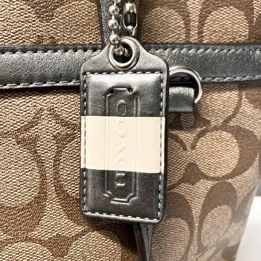 COACH(コーチ)の美品✨COACHコーチセミショルダーバッグトートバッグシグネチャーブラウン茶総柄 レディースのバッグ(ショルダーバッグ)の商品写真