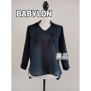バビロン(BABYLONE)の美品　BABYLON　Vネックシャツ　コットンブラウス　ネイビー　М(シャツ/ブラウス(長袖/七分))