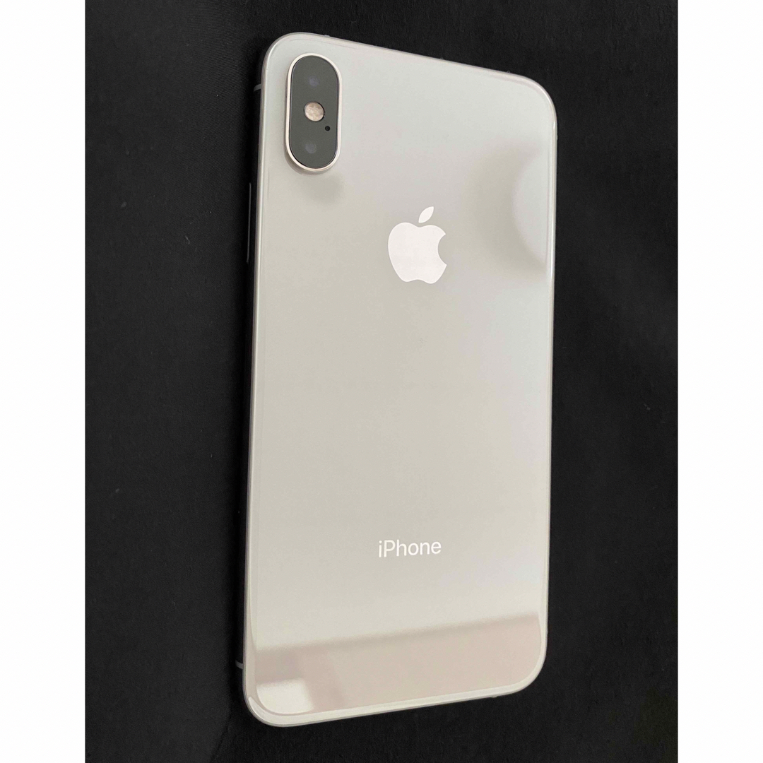 Apple(アップル)の【美品】iPhone xs Silver 256GB (アイフェイス付) スマホ/家電/カメラのスマートフォン/携帯電話(スマートフォン本体)の商品写真