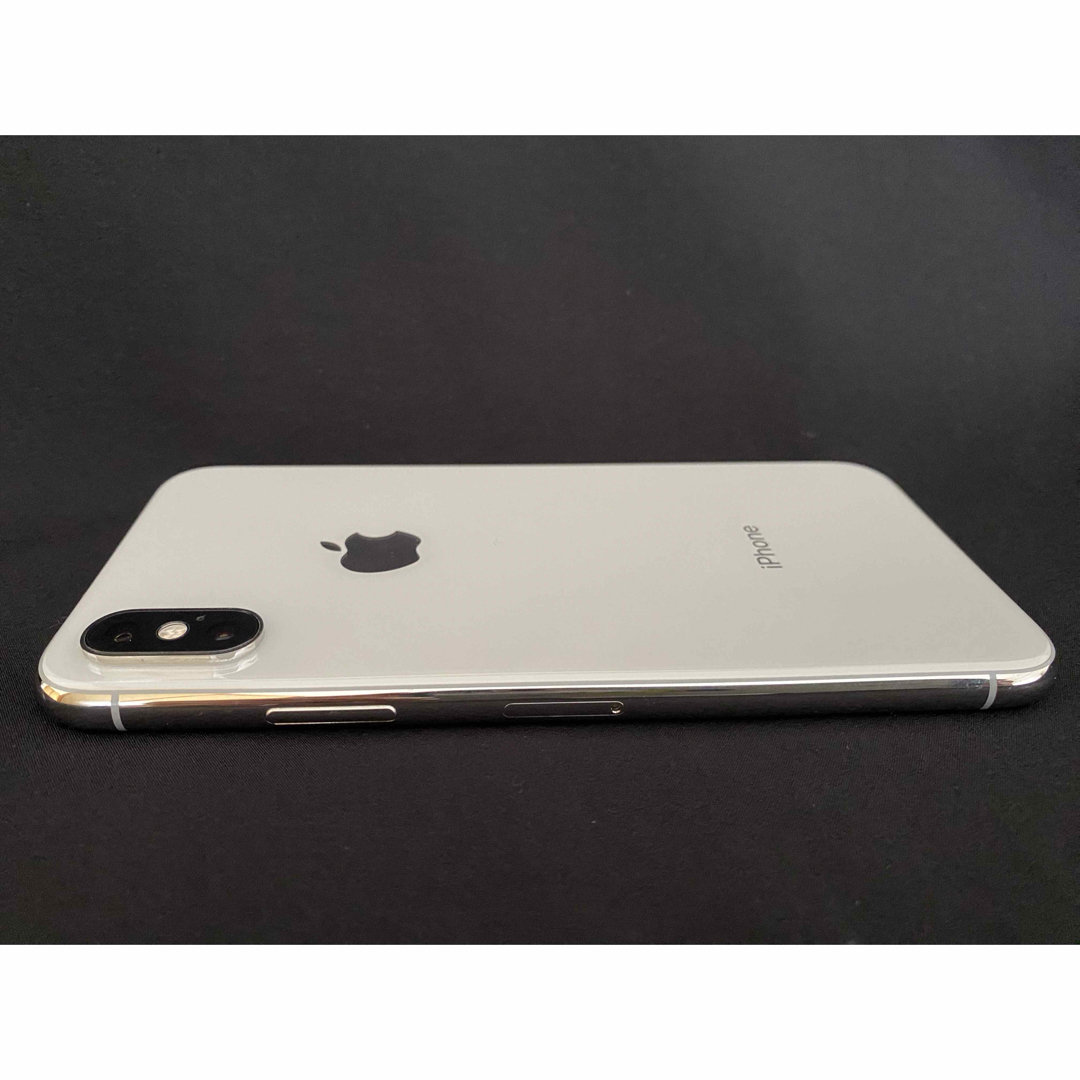 Apple(アップル)の【美品】iPhone xs Silver 256GB (アイフェイス付) スマホ/家電/カメラのスマートフォン/携帯電話(スマートフォン本体)の商品写真
