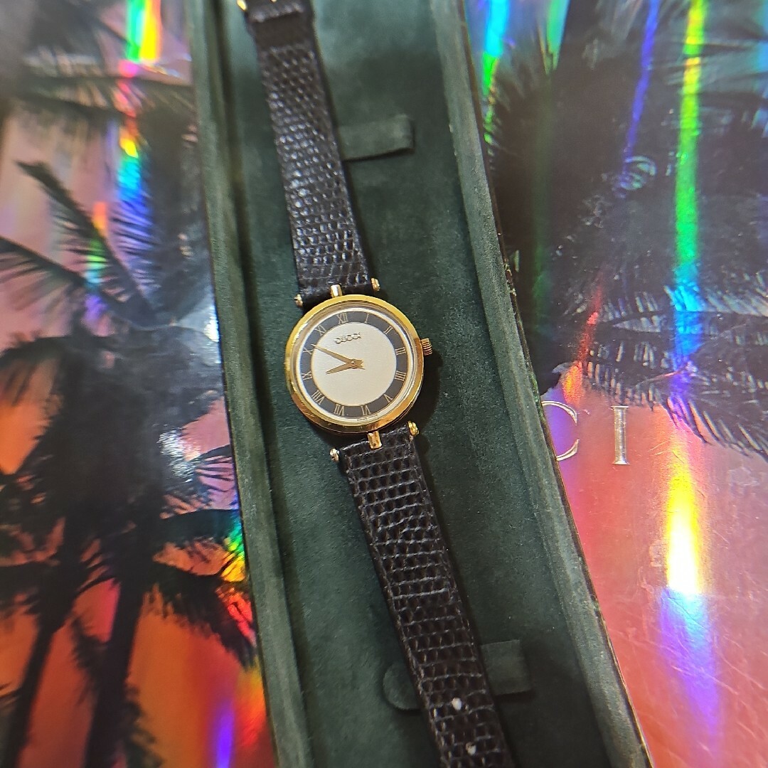 Gucci(グッチ)の⭐【美品】グッチヴィンテージシェリーラインブラック腕時計(稼働品) レディースのファッション小物(腕時計)の商品写真