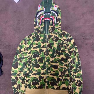 アベイシングエイプ(A BATHING APE)のape カモ　ジップパーカー(パーカー)