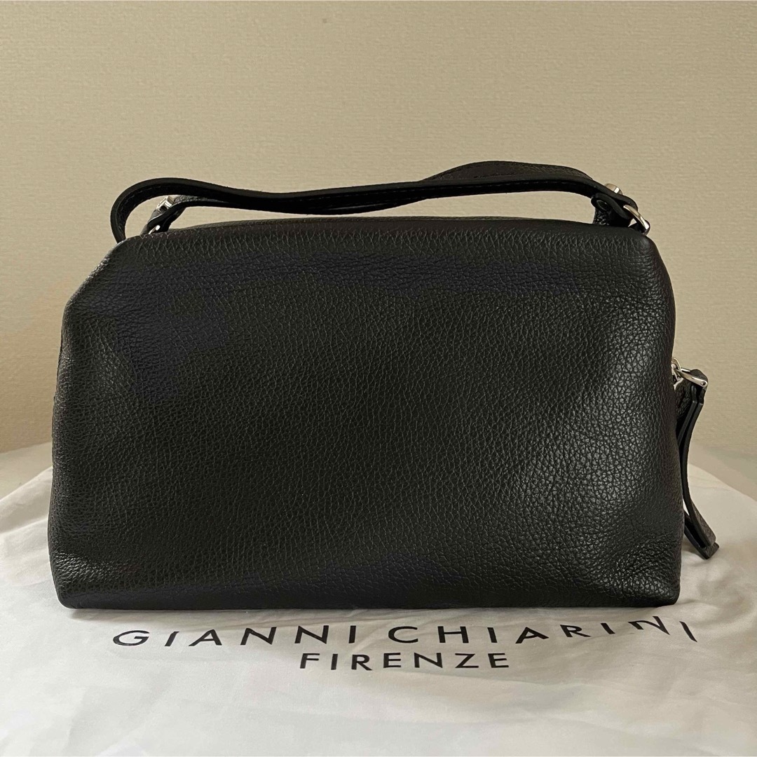 GIANNI CHIARINI(ジャンニキャリーニ)の美品　ジャンニキャリーニ　アリファ M ブラック レディースのバッグ(ショルダーバッグ)の商品写真