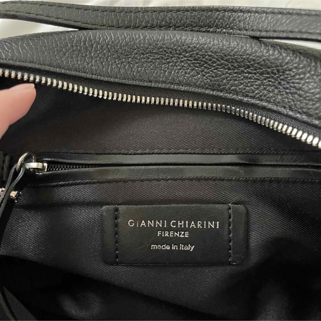 GIANNI CHIARINI(ジャンニキャリーニ)の美品　ジャンニキャリーニ　アリファ M ブラック レディースのバッグ(ショルダーバッグ)の商品写真