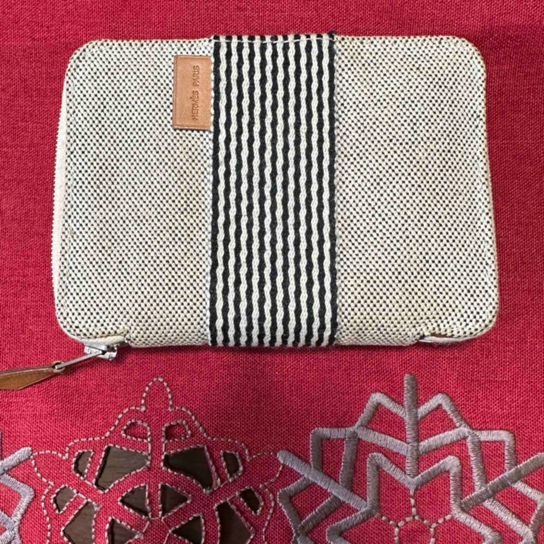 美品)HERMES ニューフールトゥパース 折り財布 ラウンドジップ(希少) 美品)HERMES ニューフールトゥパース 折り財布 ラウンドジップ(希少)