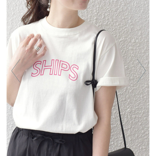 シップス(SHIPS)のSHIPS ラウンド プリント ロゴ TEE(Tシャツ(半袖/袖なし))